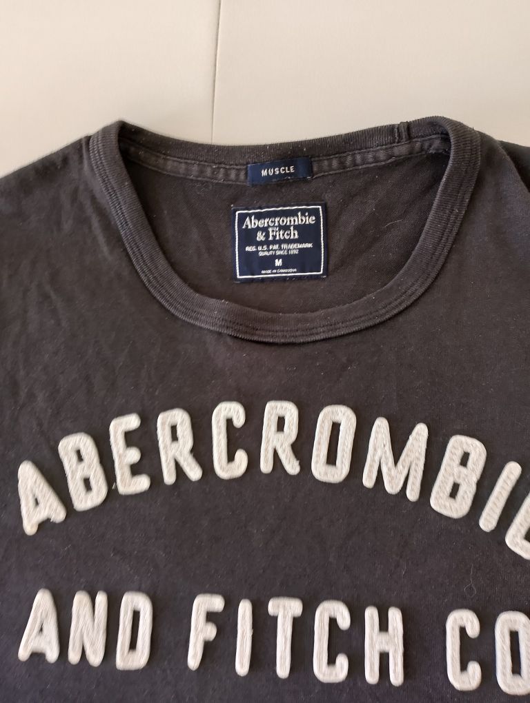 Vând tricou Abercrombie ,nou,original,calitate,mar.M.