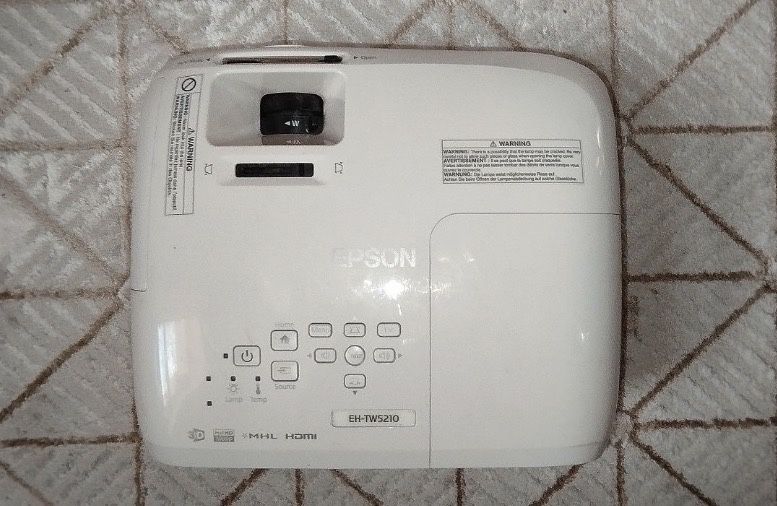 Продам Проектор Epson EB-E20,