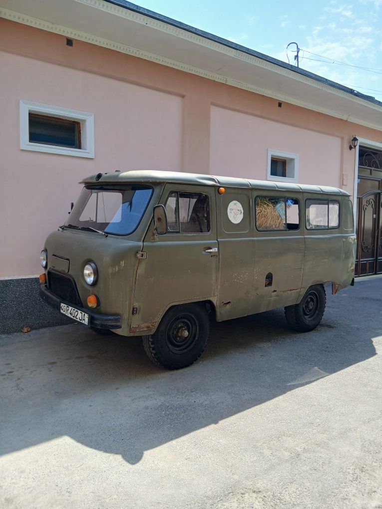 Uaz mashinasi sotiladi
