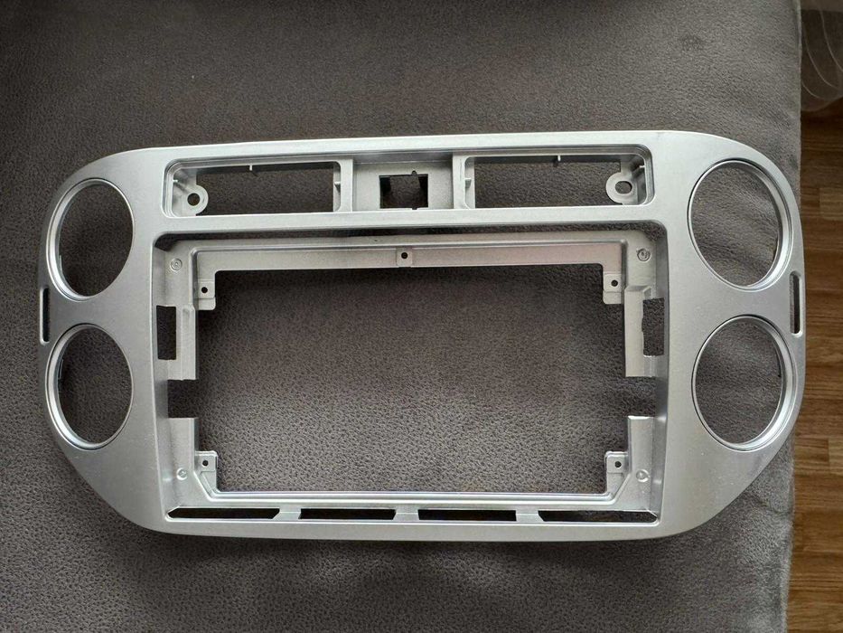Рамка за навигация 9" VW Tiguan