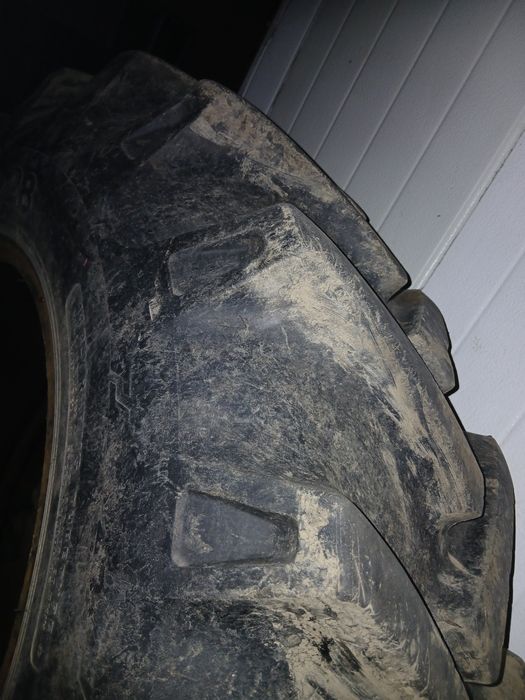 Vând cauciuc tractor OZKA 14.9-28