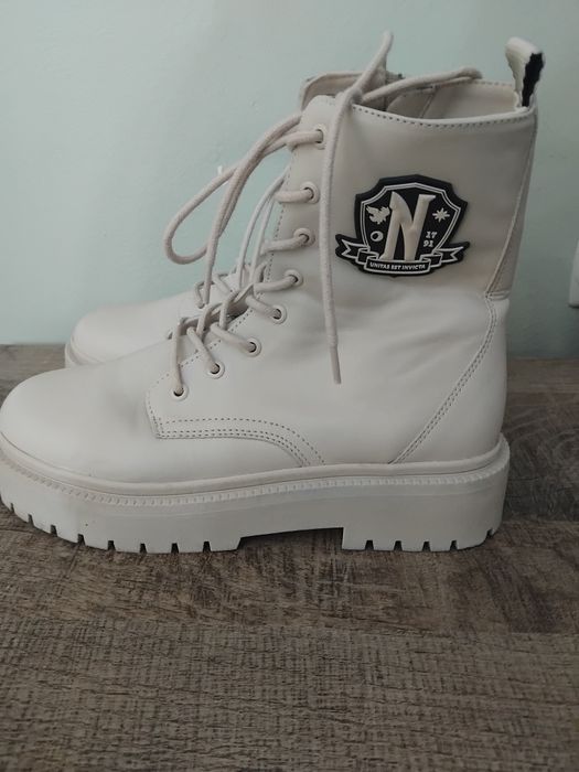 UGG бети с велурена агнешка кожа и модели от ZARA
