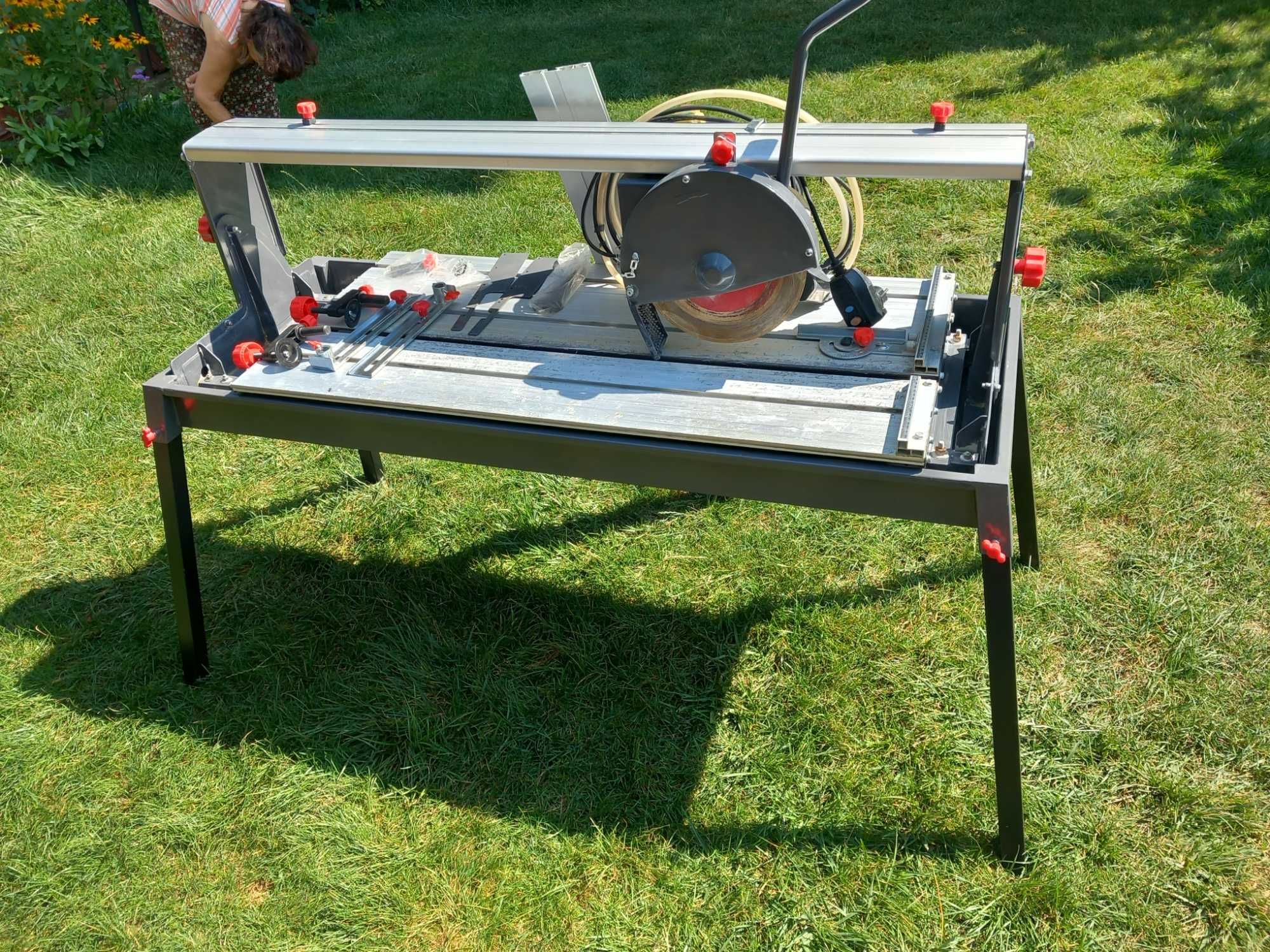 Машина за рязане на плочки Total 1100W