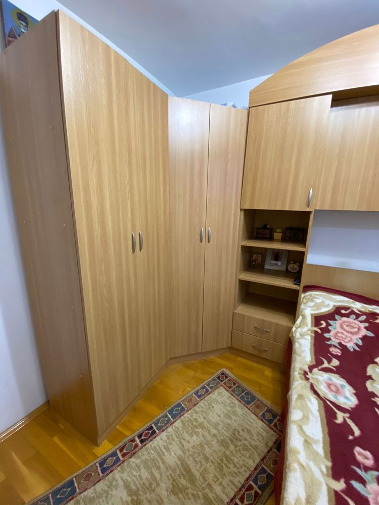 Mobilă pentru dormitor din lemn