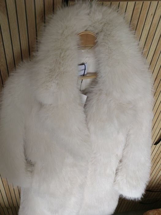 Bershka палто  с изкуствен косъм
