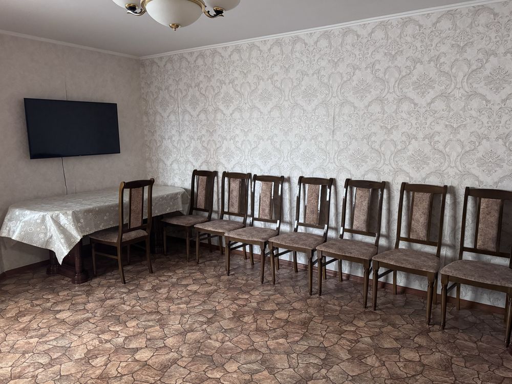 Стол со стульями