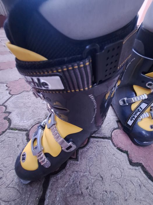 Vând clapari marca Raichle