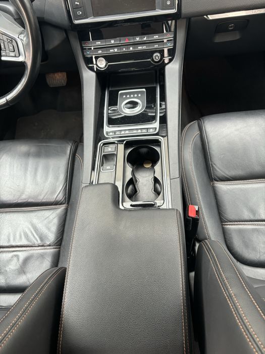 Jaguar F pace an 2018