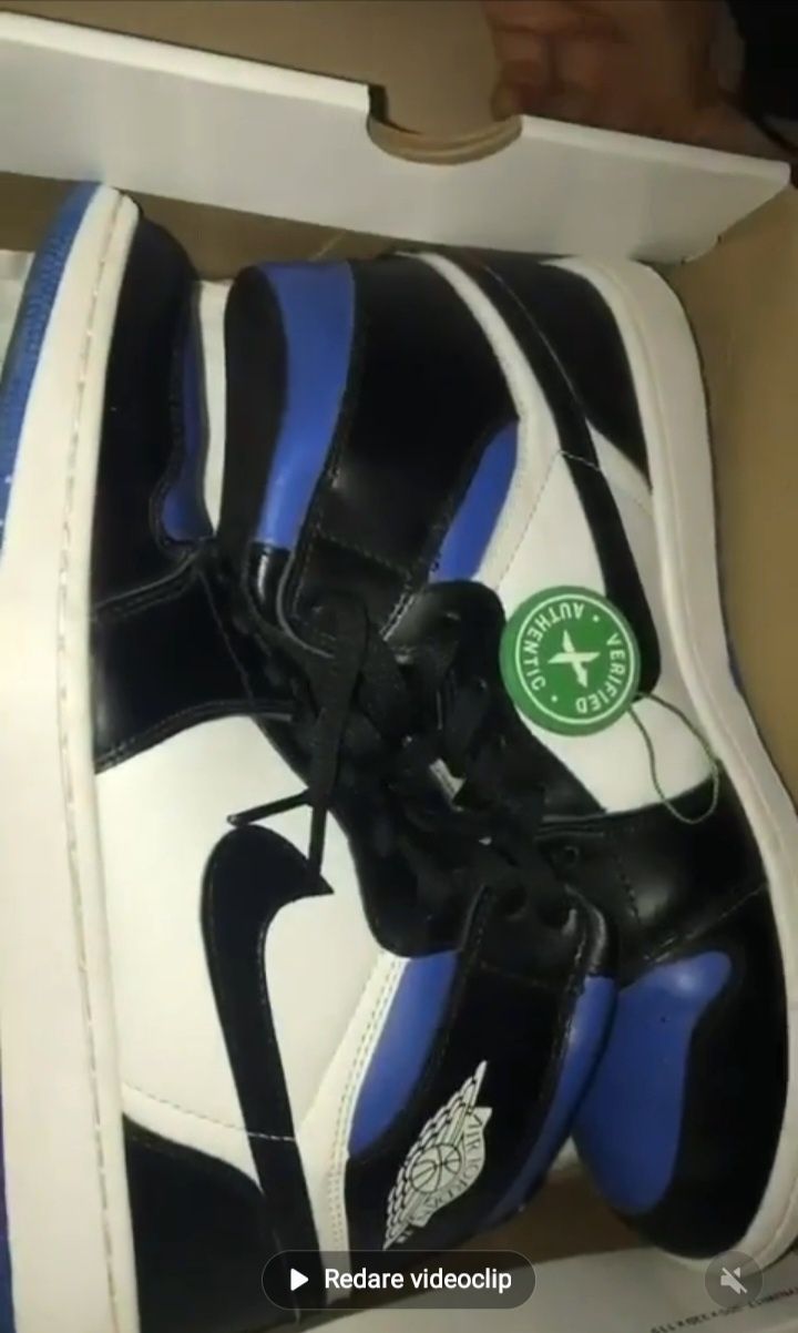 Vând  1Air Jordan 1 Retro High OG ROYAL TOE