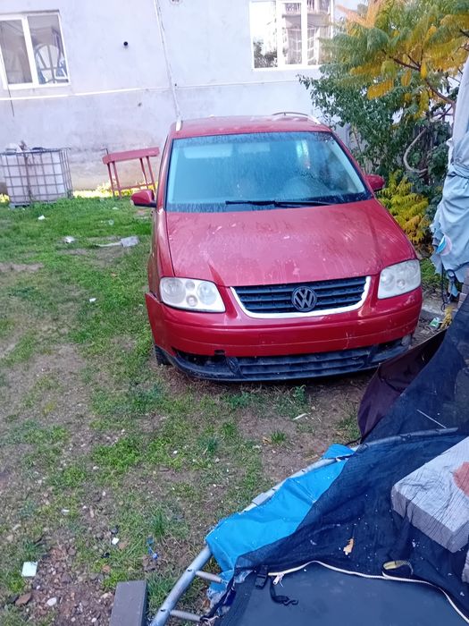 Vând Volkswagen Touran