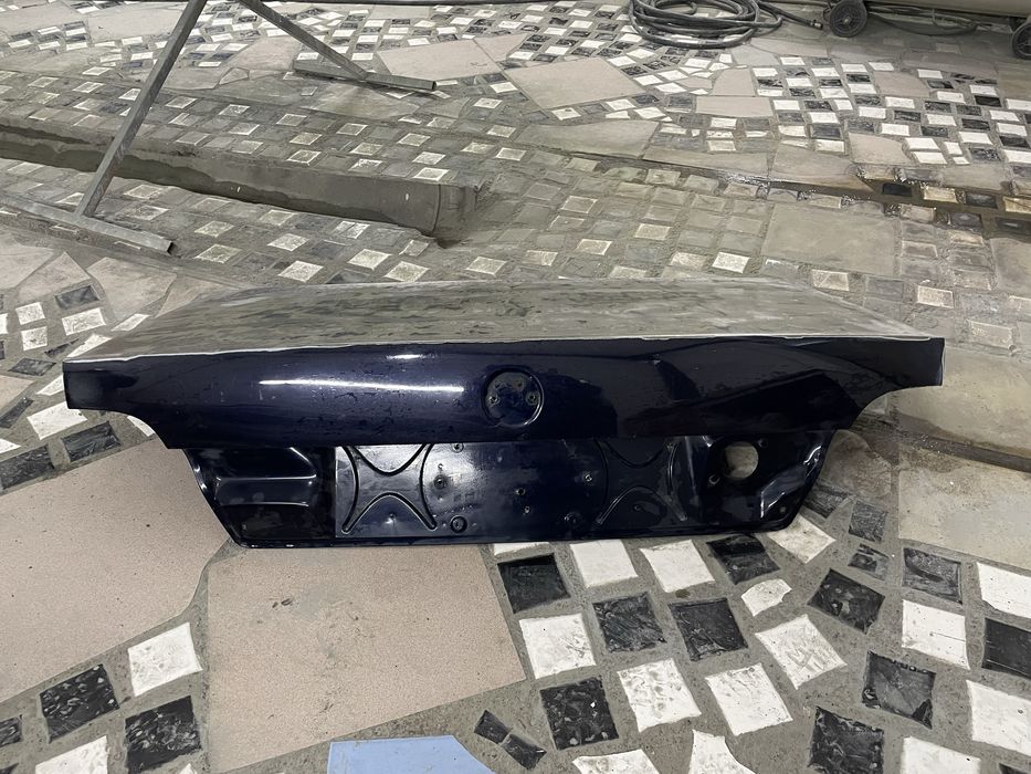 Крышка багажника Бмв Е38