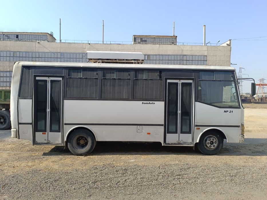 Isuzu  NP21 автобус
