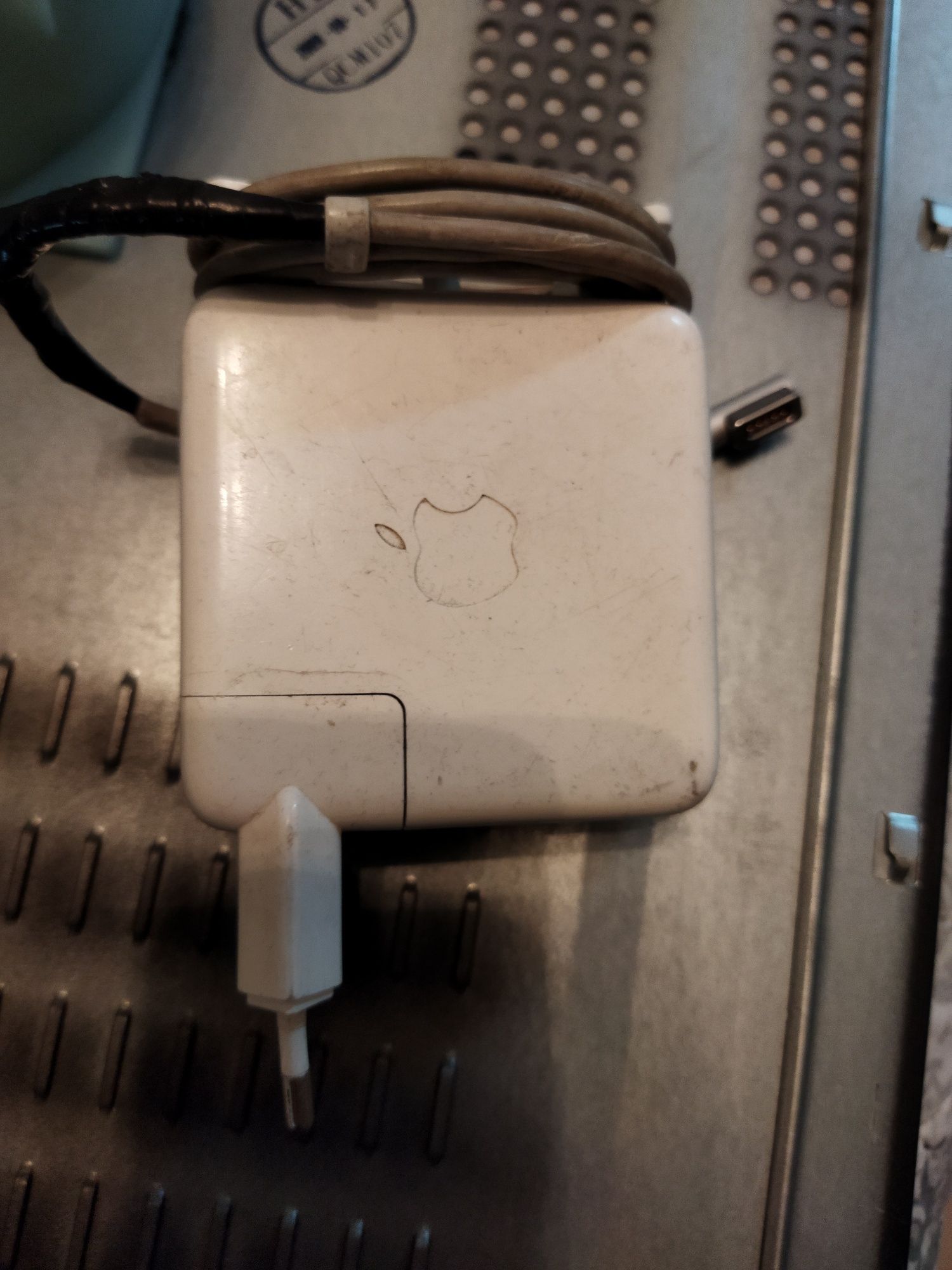 Оригинальный блок питания Magsafe для MacBook Pro