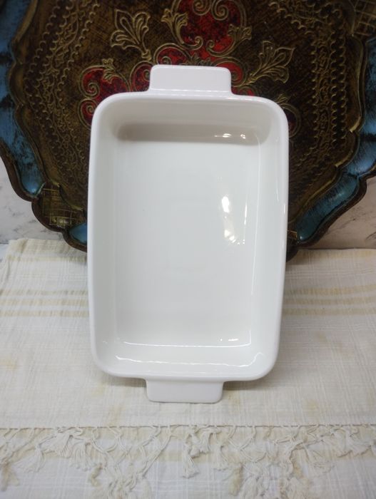 Бяла тавичка за печива , без забележки