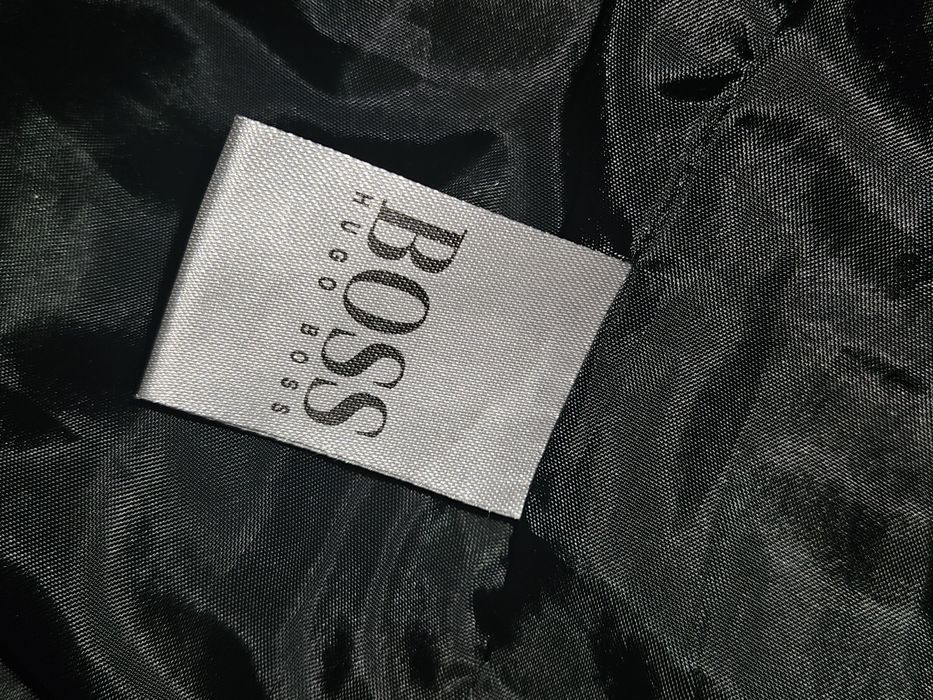 Vand geaca Boss de iarnă