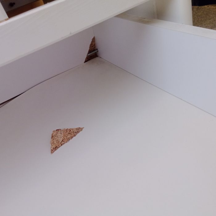 Детска кошара с дюшек и голямо чекмедже .