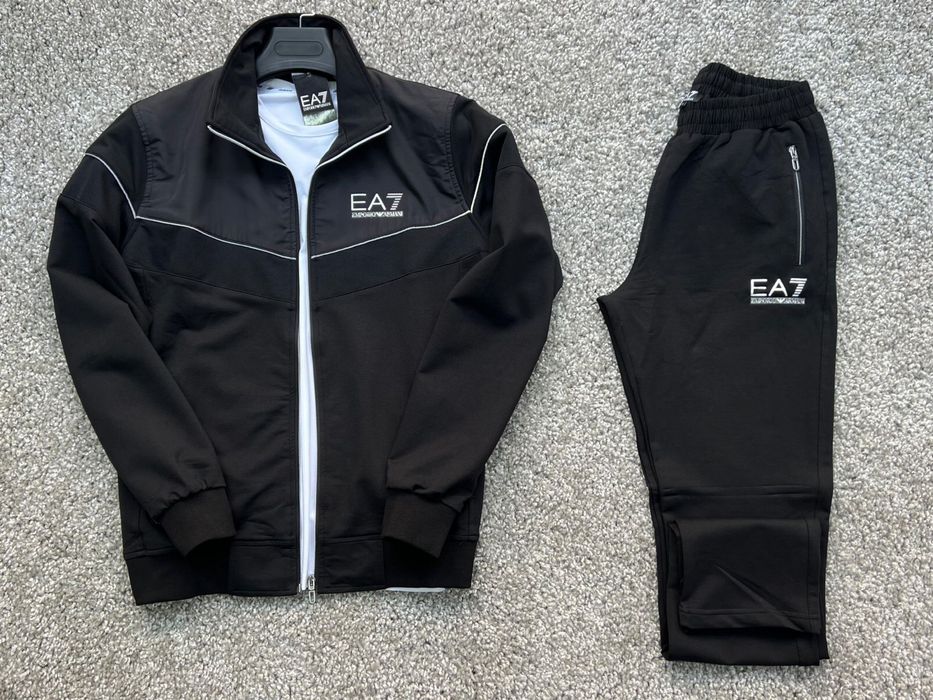Продам спортивный костюм Армани