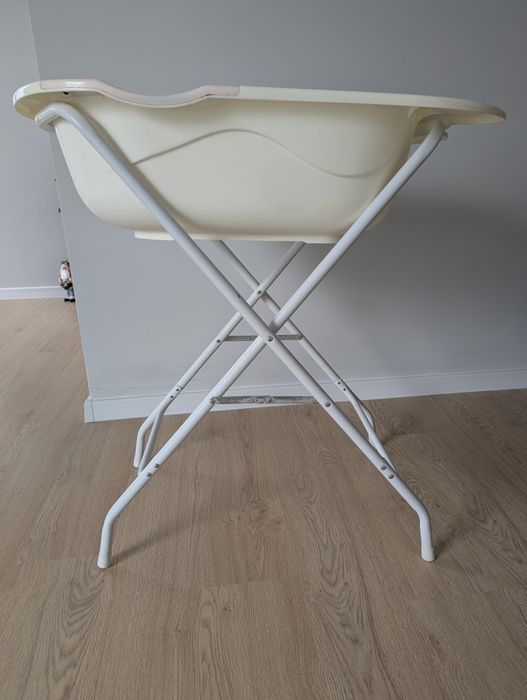 Бебешка вана Мони