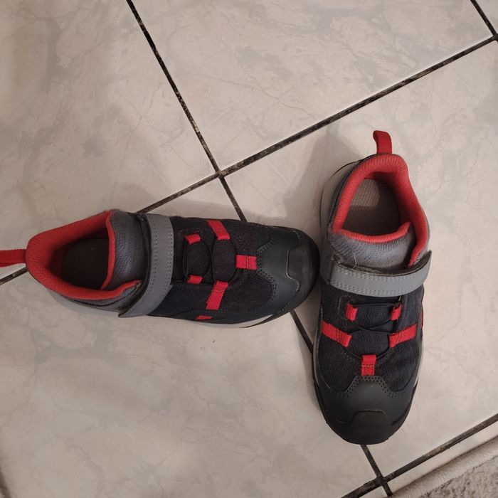 Vand adidasi de drumetii QUECHUA