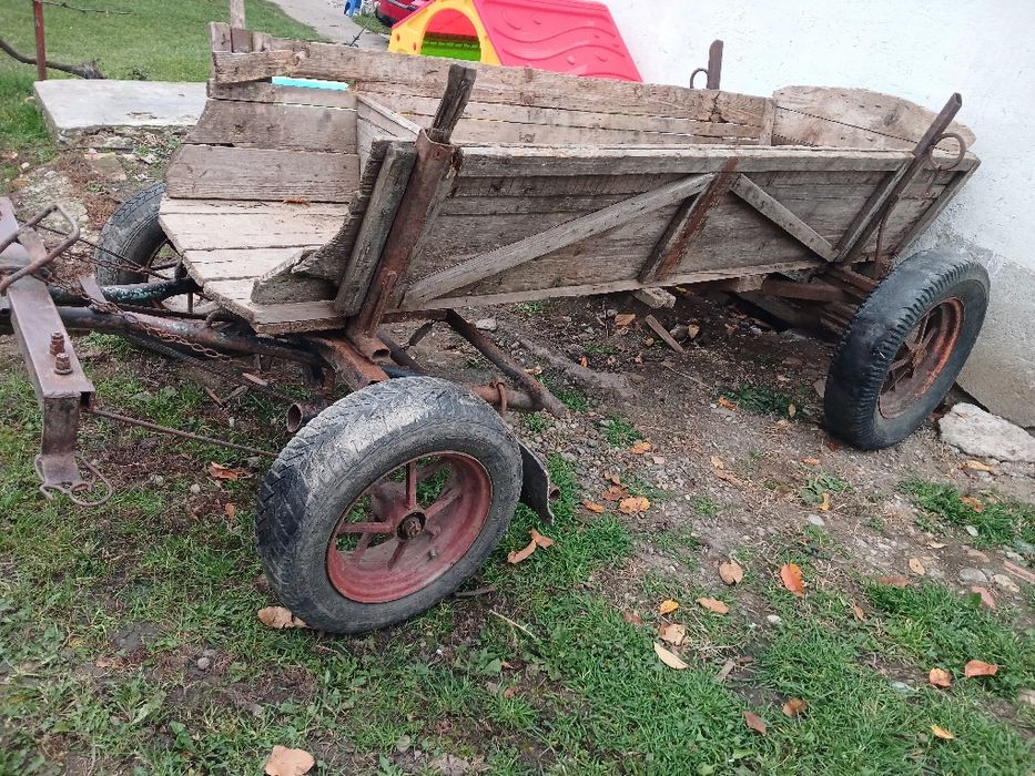 Vând sau schimb 3 căruțe