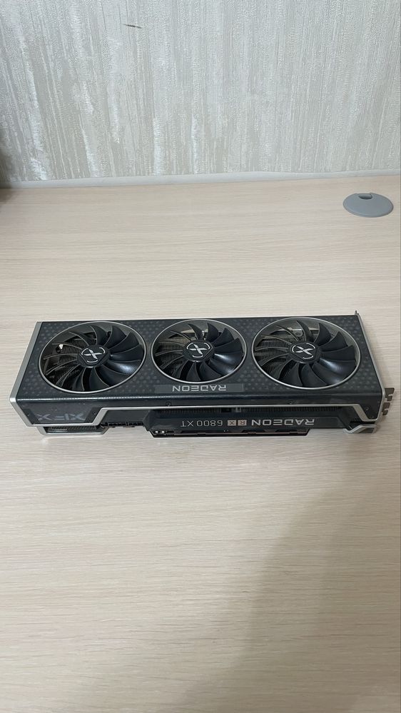 Продам видеокарту xfx speedster merc radeon RX6800XT 16GB