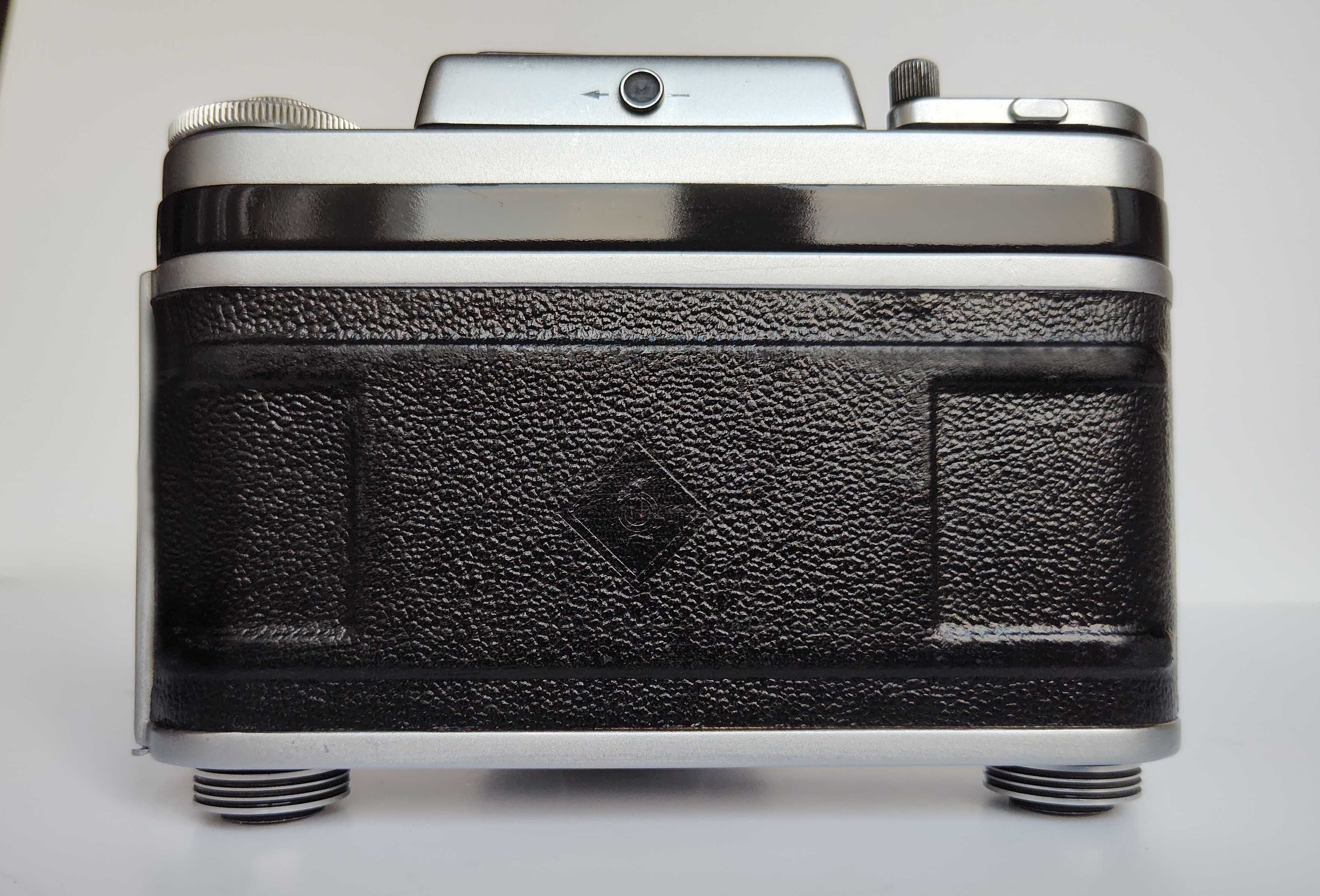 Продавам филмов 6х6 фотоапарат Pentacon SIX с Biometar 120mm 2.8