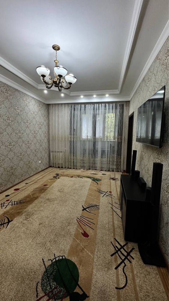 Продаю квартиру в Мирза Улугбекском районе 4х комнатная 80 м2. На 1 эт