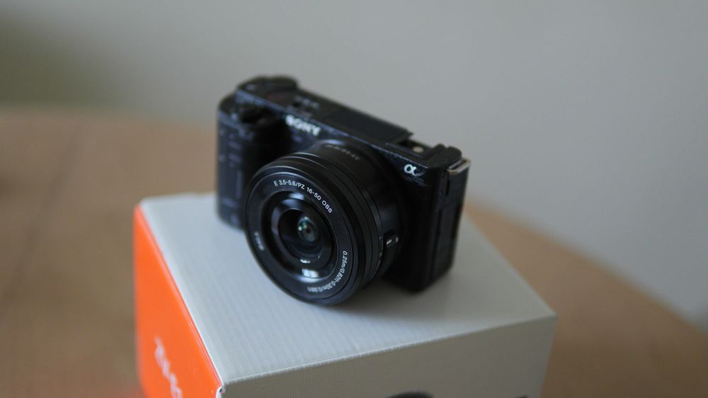 Камера Sony ZV-E10 + в отличном состоянии,