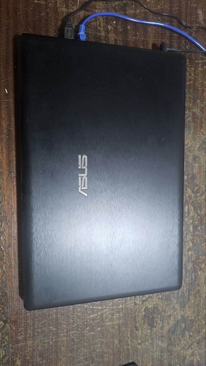 Notebook Asus sotiladi
