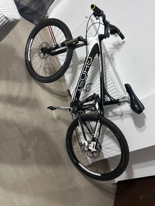 Se vinde mountain bike de carbon