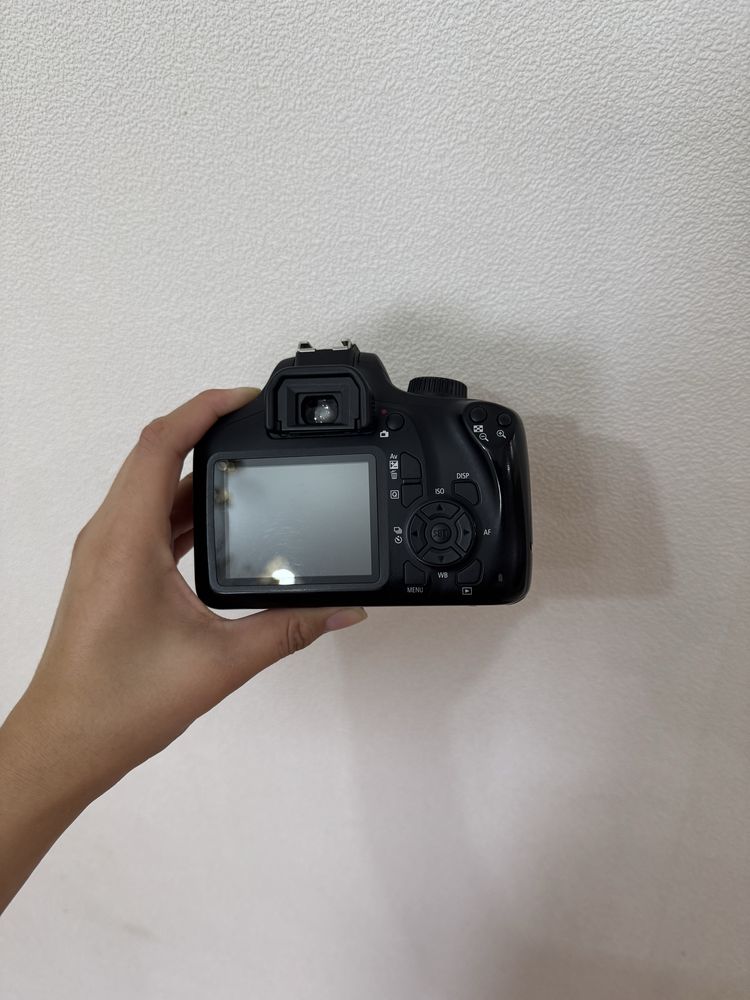 Canon eos 4000d .Обьектив 18-55.Состояние идеально