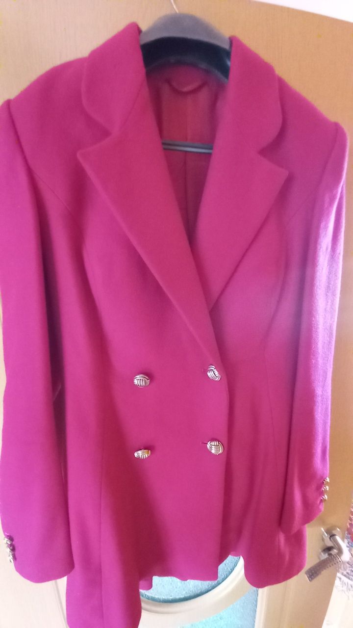 Vand costum nou(fusta+sacou),stofa lana calitate superioara