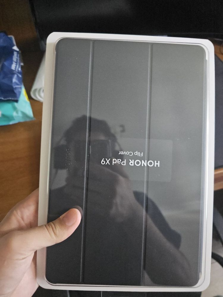 Продаю новый планшет Honor Pad X9 с новым чехлом в подарок