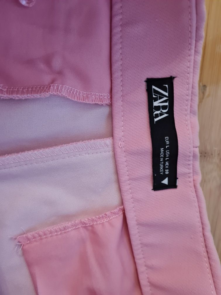 Pantaloni scurți Zara L