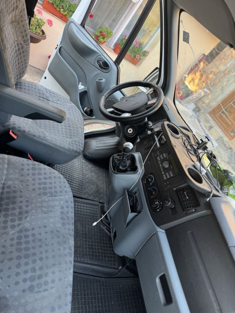 Ford Transit 2.2 116 cai 2011 9 locuri