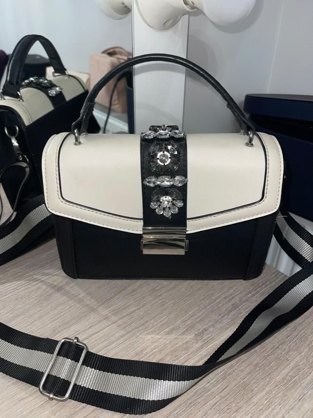 Оригинална дамска чанта на марката Deichmann