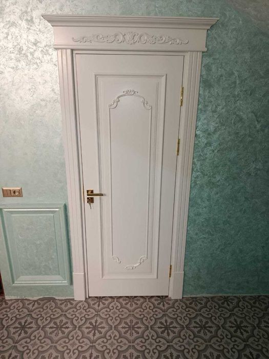 Sifatli yog‘och eshiklar — o‘lchamga mos yasab beramiz