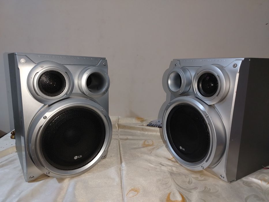 Экстрималний динамик звуковая система от LG премиальный модел 2015 год