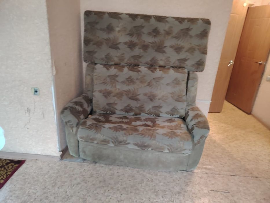 Продам диван                                     .