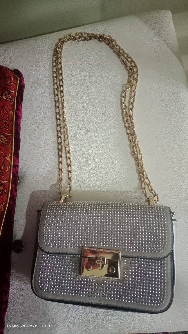 Продам нарядную сумочку