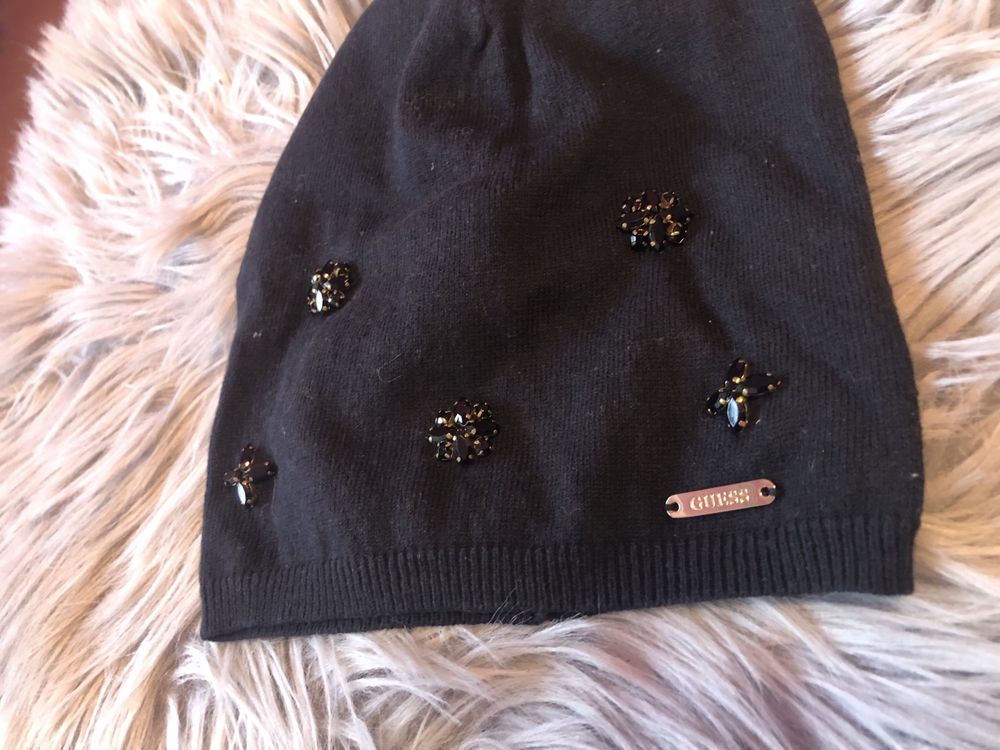 Дамска шапка Guess