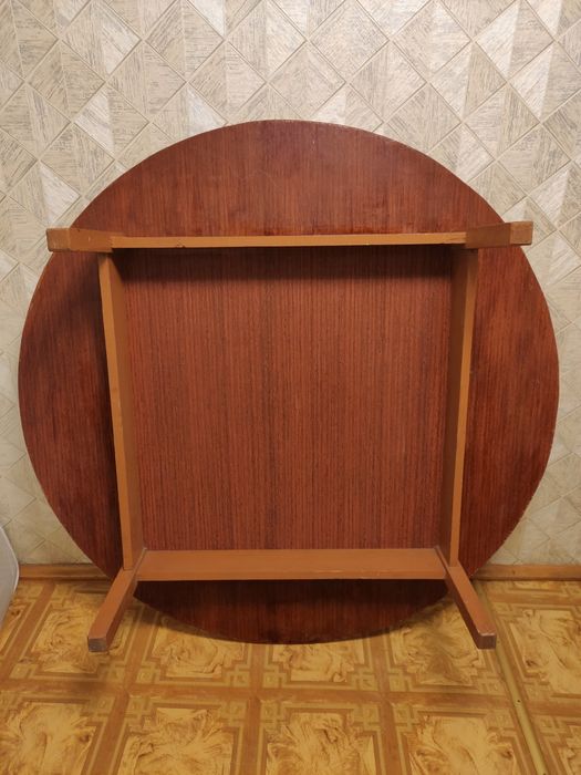 Продам круглый стол