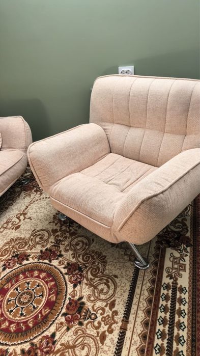 Диван +2 кресла в отличном состоянии.