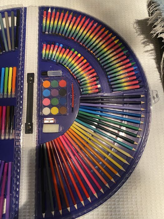 Set complet pt scoala : carioci , creioane …etc