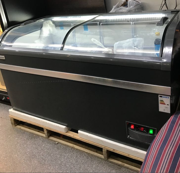 Продается холодильник , а так же морозильник