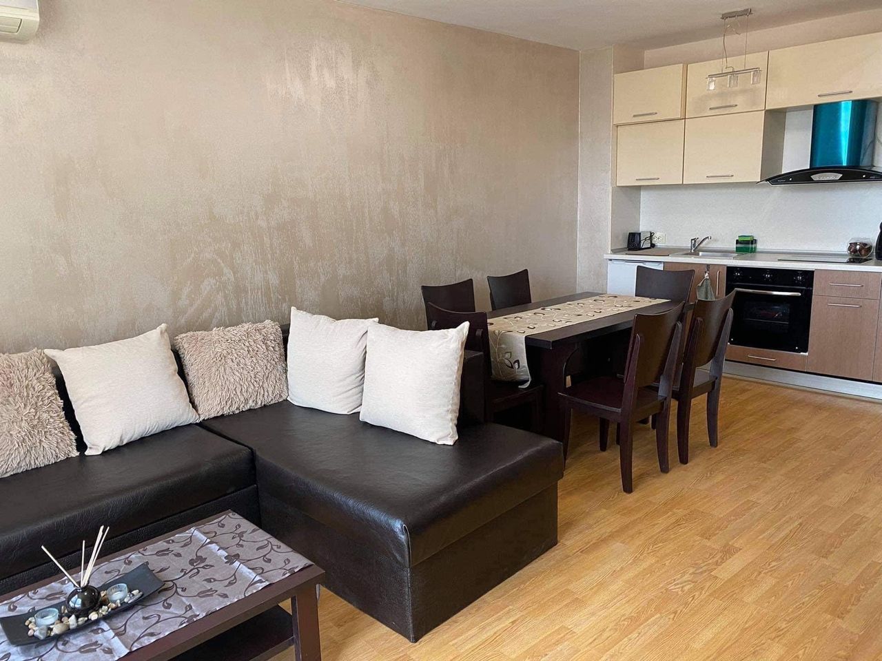 Продава се Тристаен апартамент в Каварна - 110 кв.м за 719 €/кв.м - Снимка #11