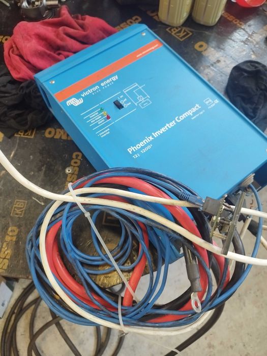 Инвертор Victron phoenix compact 1200w 12/220v