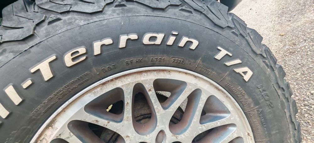 Продавам джанти 5х114 с гуми BF Goodrich 235/75/15
Цена: 900лв ЛС или