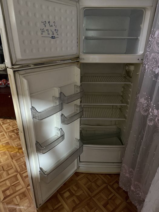 Продается свой холодильник Vestel  в хорошем и рабочем состоянии