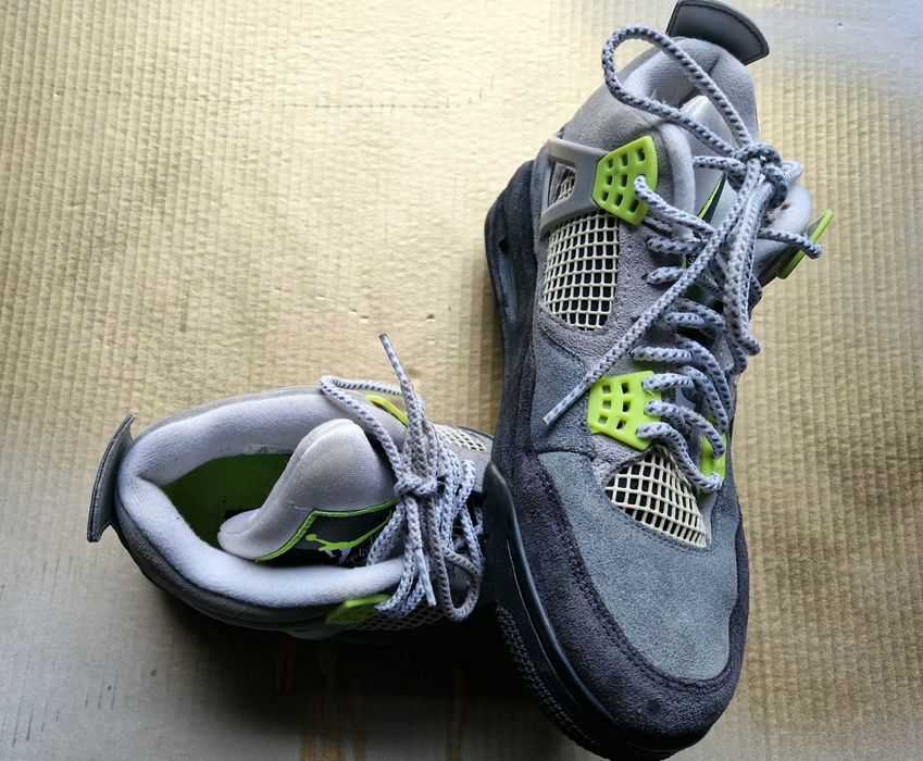 Vand Jordan 4 Neon marime 44